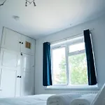 Berry Mansions - Comfort & Style